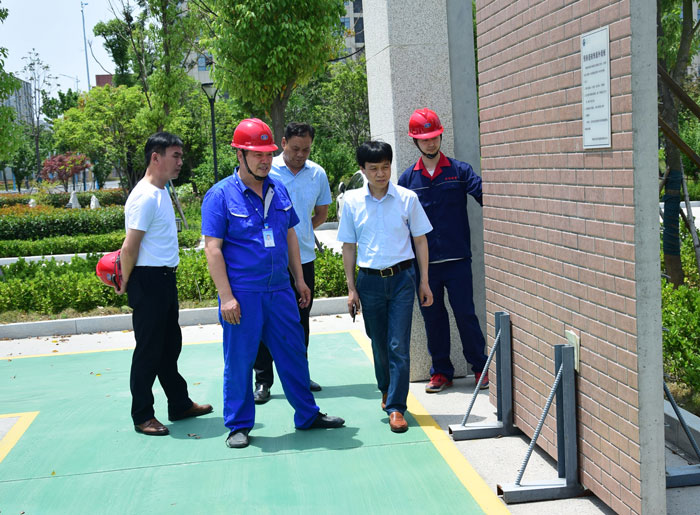 5月22日，市房管局黨組成員、副局長史兆軍到晶宮綠建集團(tuán)調(diào)研.jpg